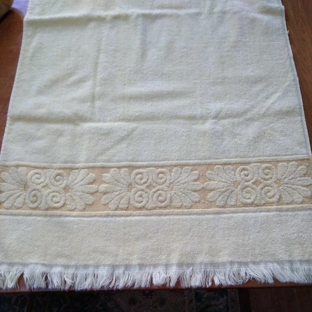 4 Vtg Canon Monticello Yellow Shell Pattern Towels 2 Bath, 1 Hand, 1 Face